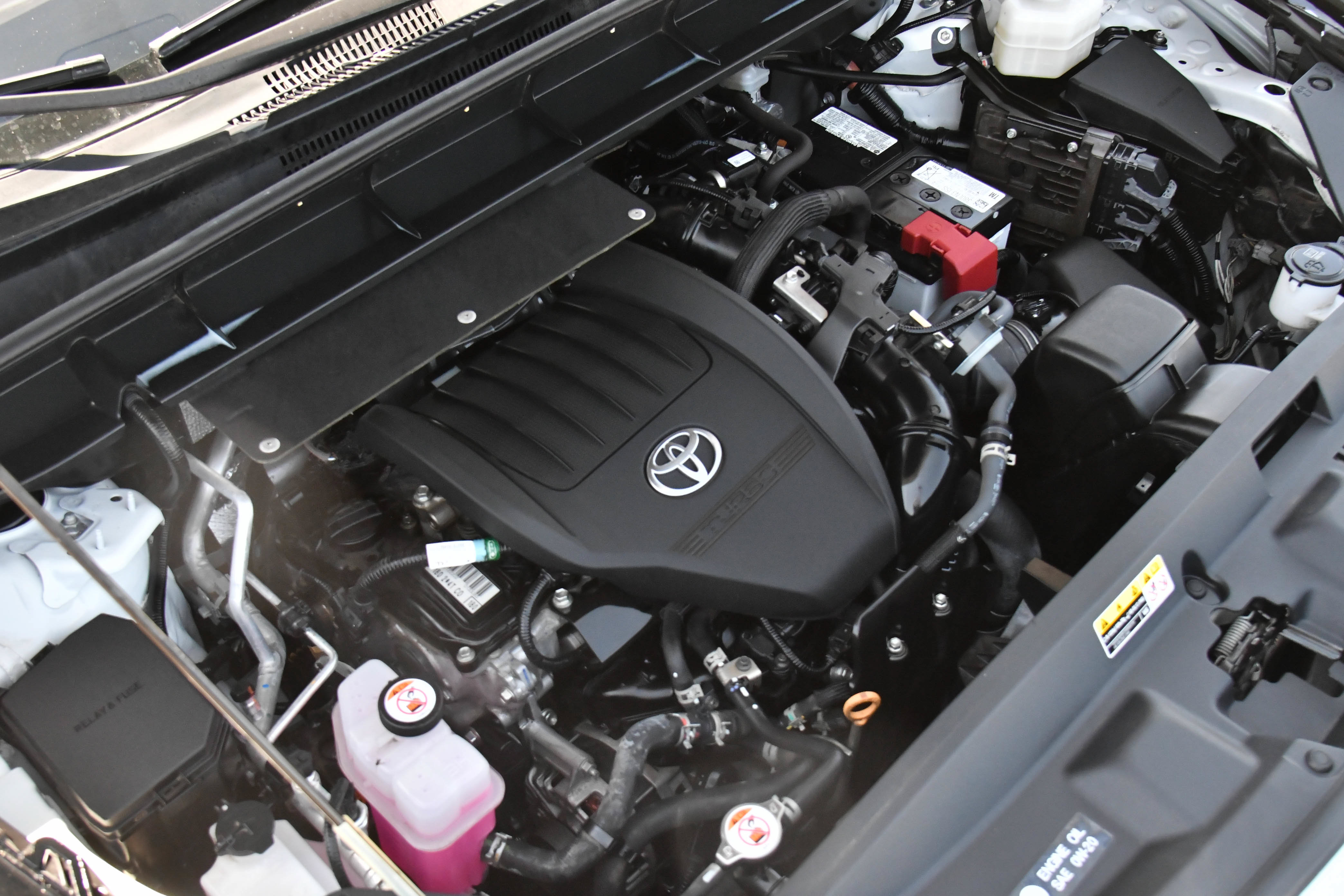 Used 2024 Toyota Highlander LE AWD/4WD image 49