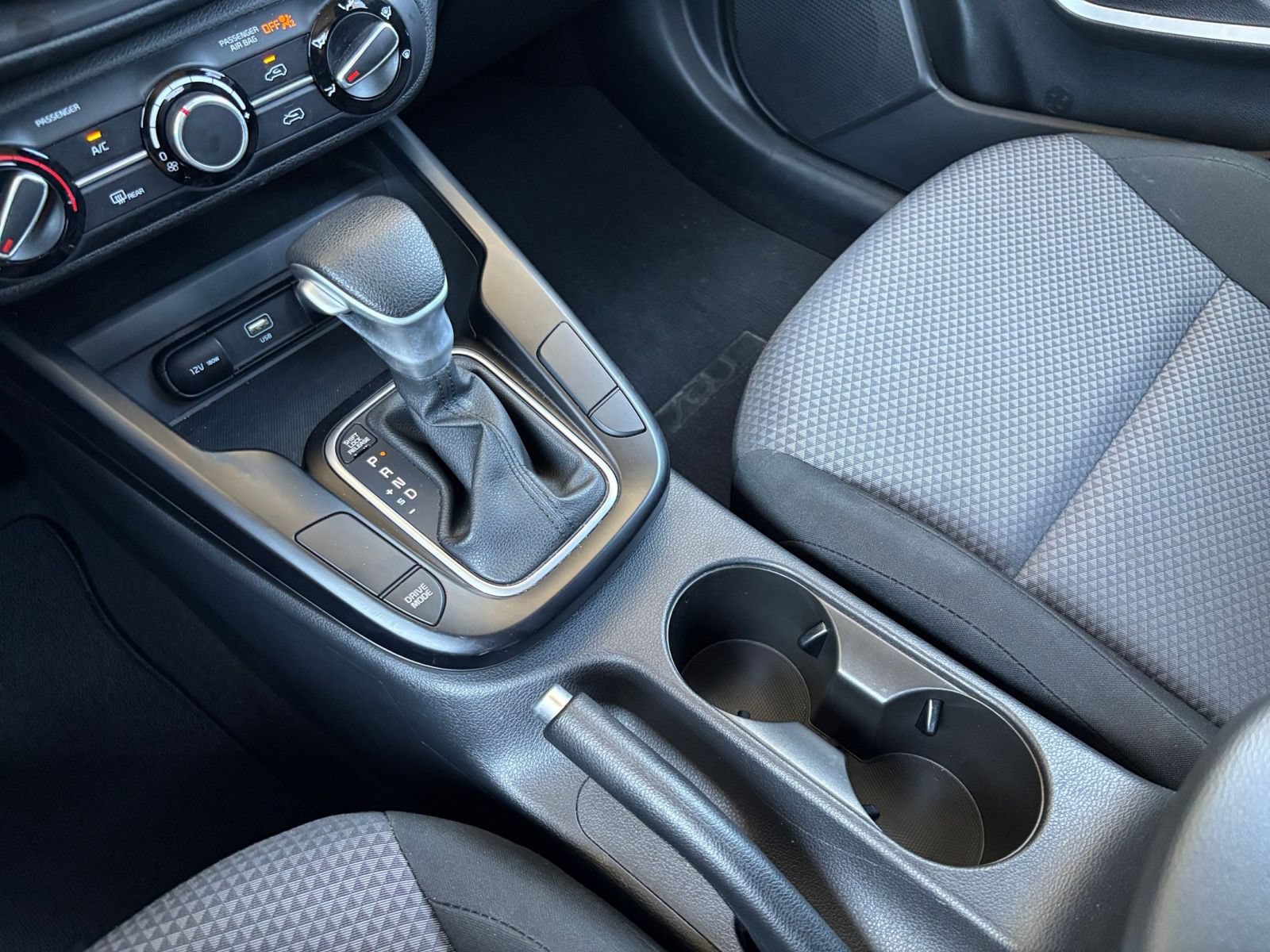 Used 2025 Kia Soul LX w/ LX Technology Package FWD image 34