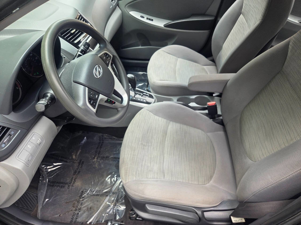 Used 2014 Hyundai Accent GLS w/ Option Group 2 FWD image 3