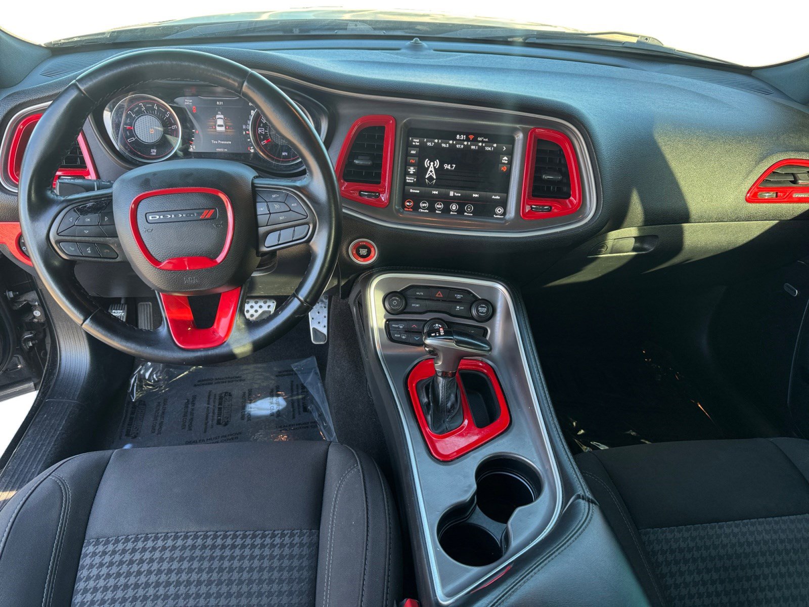 Used 2022 Dodge Challenger SXT image 10