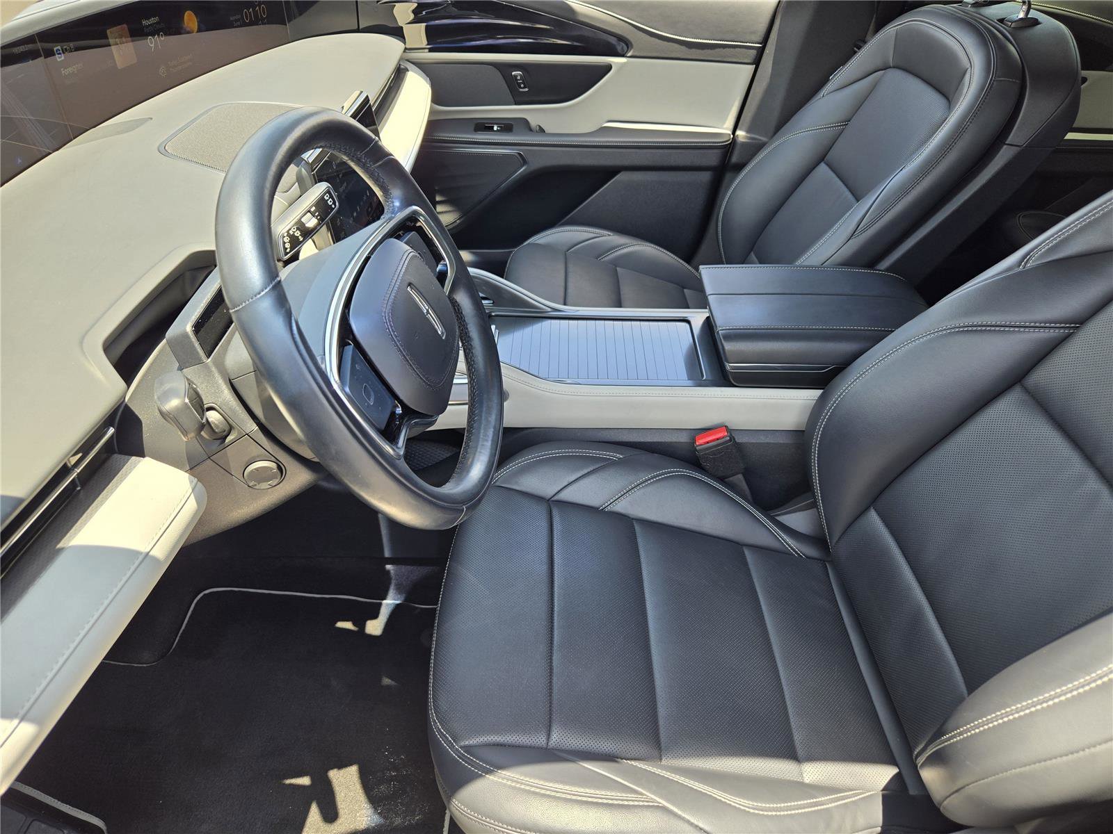 Used 2024 Lincoln Nautilus Premier AWD/4WD image 12