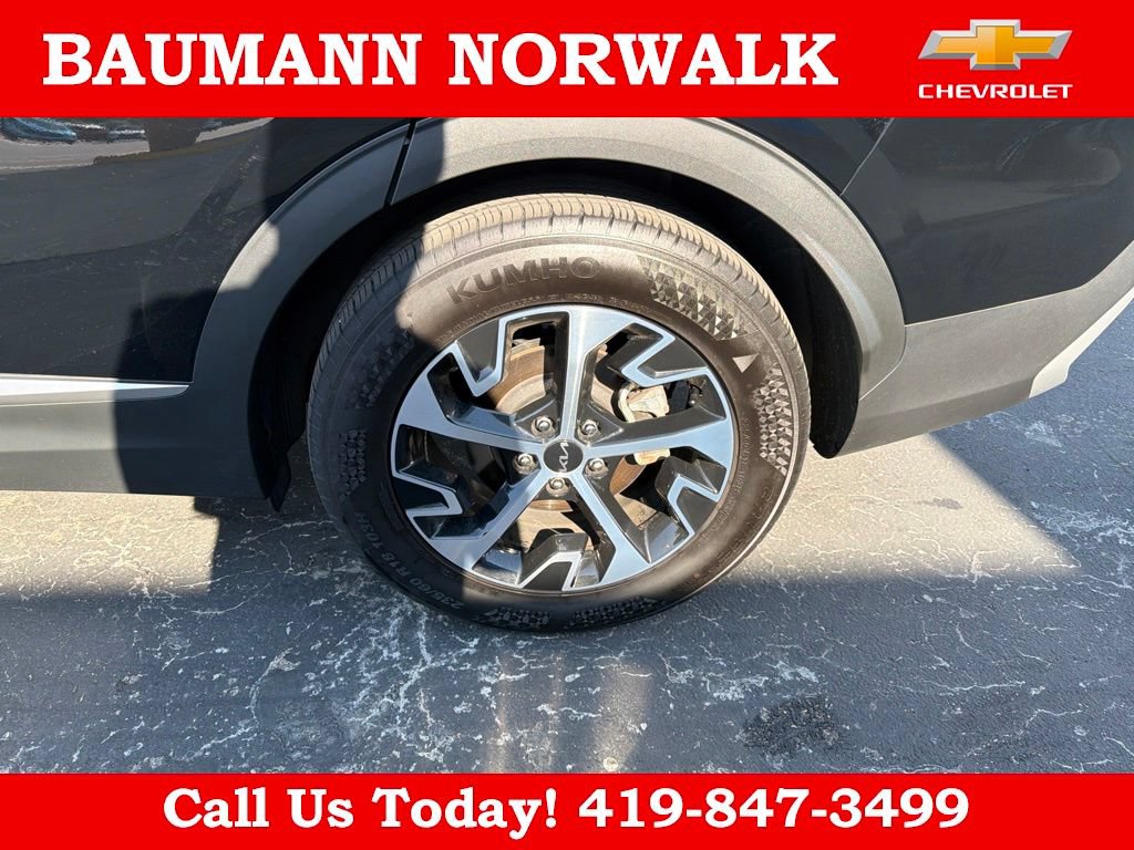 Used 2025 Kia Sportage EX FWD image 11