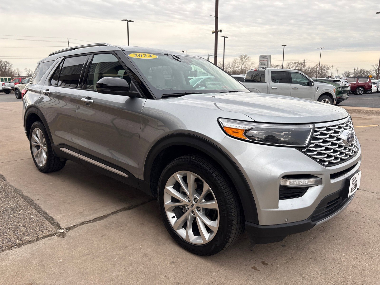 Used 2024 Ford Explorer Platinum w/ Technology Package image 9