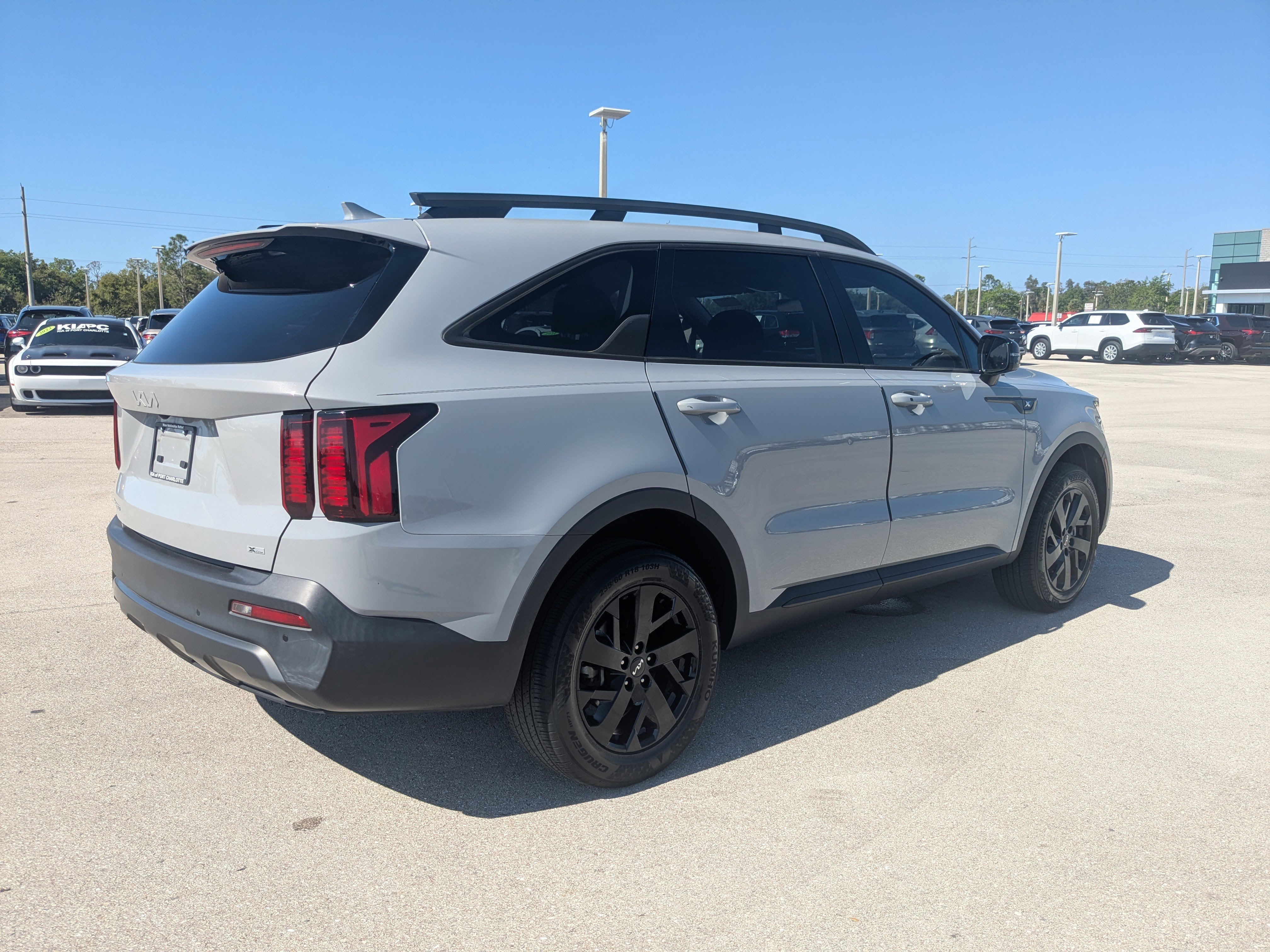 Used 2023 Kia Sorento S w/ Panoramic Sunroof Package image 5