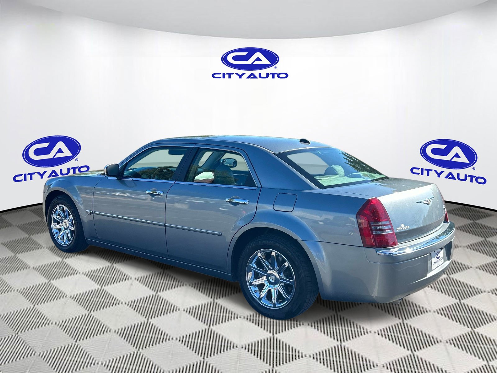 Used 2006 Chrysler 300 C w/ Navigation & Sound Group II RWD image 5