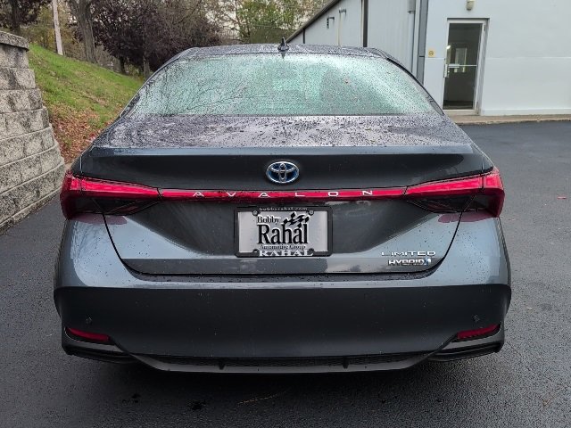 Used 2022 Toyota Avalon Limited image 4