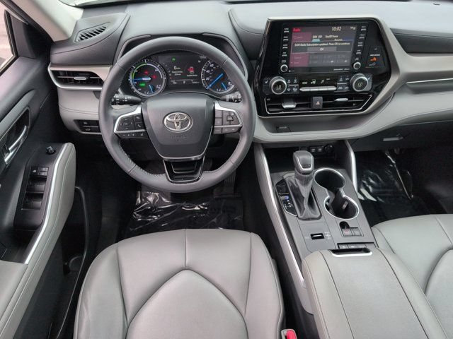 Used 2020 Toyota Highlander XLE AWD/4WD image 29