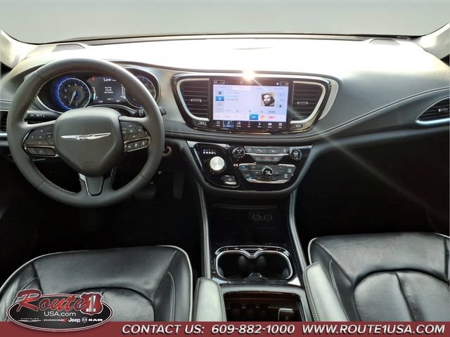 Used 2025 Chrysler Pacifica Limited FWD image 11