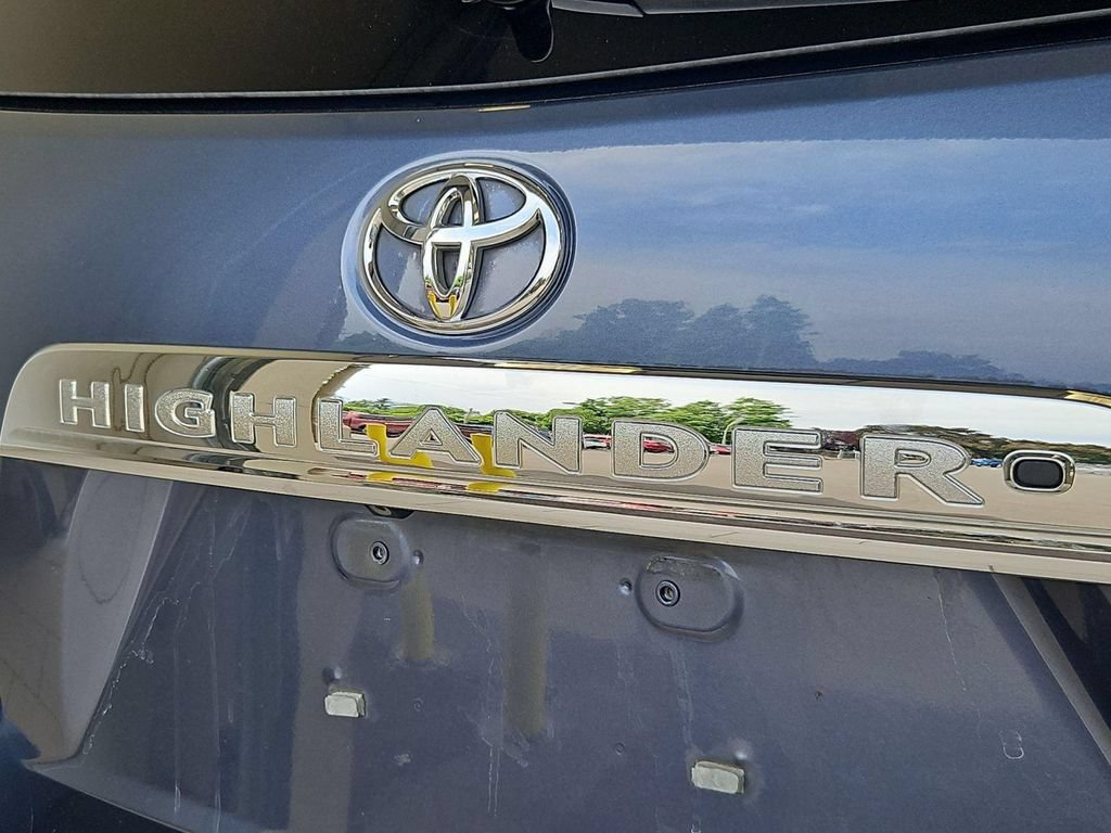 Used 2012 Toyota Highlander Limited w/ Tow Pkg AWD/4WD image 26