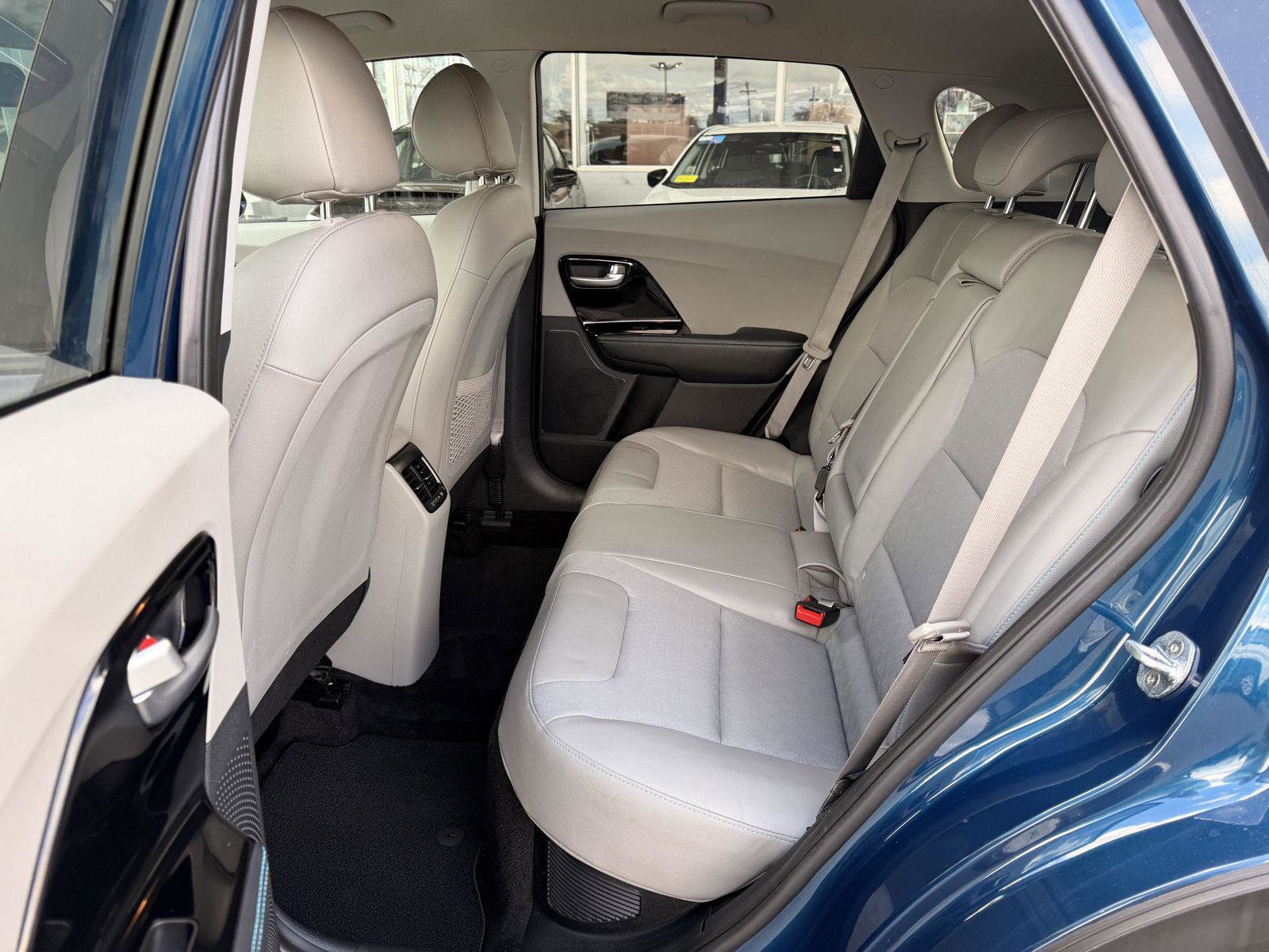 Used 2020 Kia Niro EX image 28