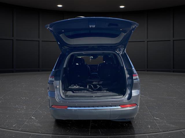Used 2022 Jeep Grand Cherokee L Limited AWD/4WD image 16