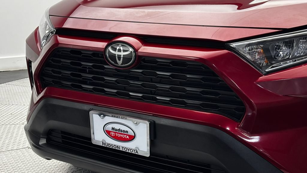 Used 2021 Toyota RAV4 XLE Premium AWD/4WD image 2