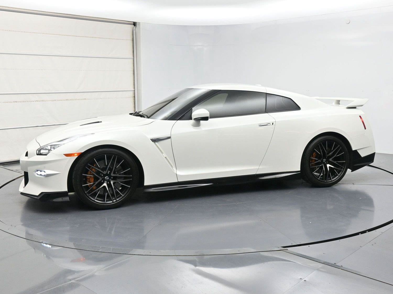Certified 2024 Nissan GT-R Premium w/ Premium Interior Package AWD/4WD image 27
