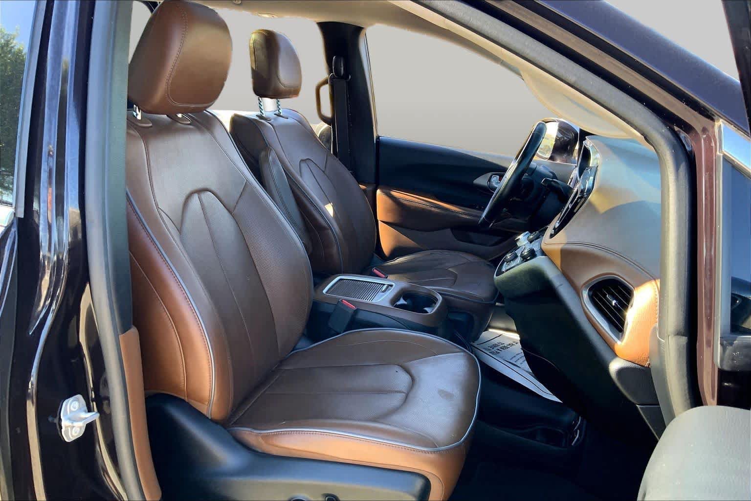 Used 2019 Chrysler Pacifica Limited FWD image 13