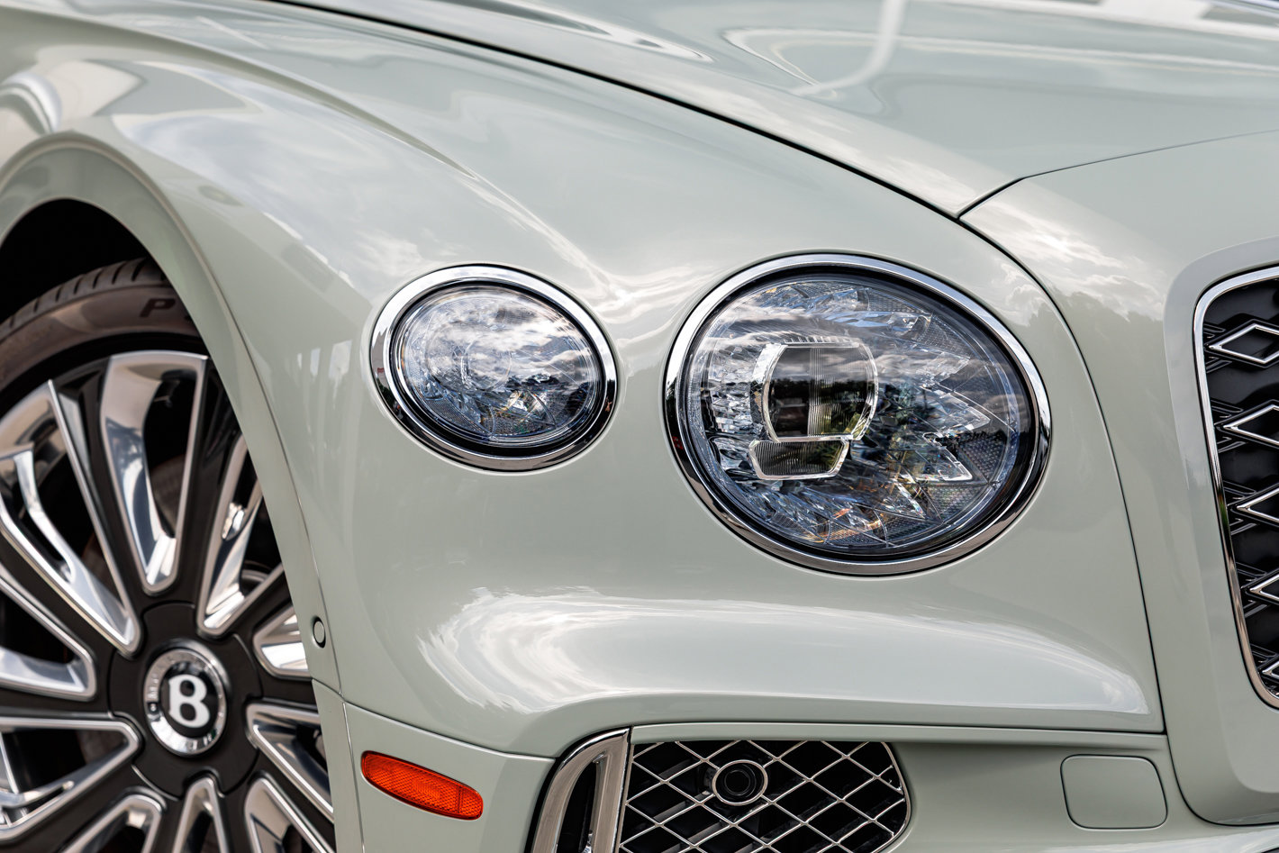 New 2025 Bentley Flying Spur Plug-In Hybrid image 5