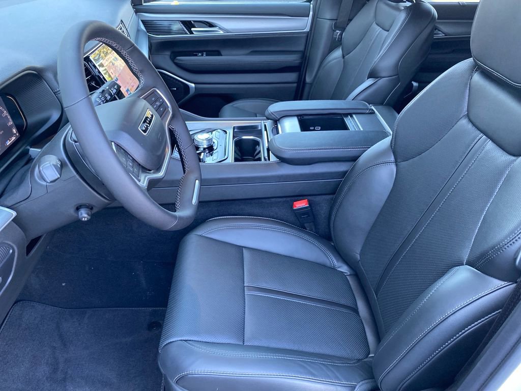 New 2025 Jeep Wagoneer 4WD w/ Convenience Group I image 6