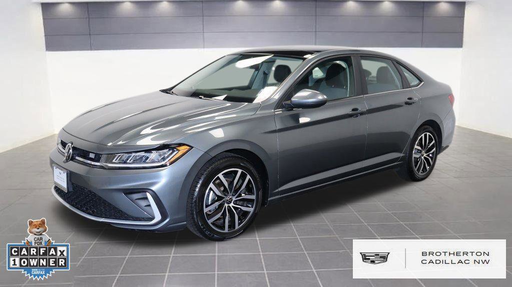 Used 2025 Volkswagen Jetta SE image 1