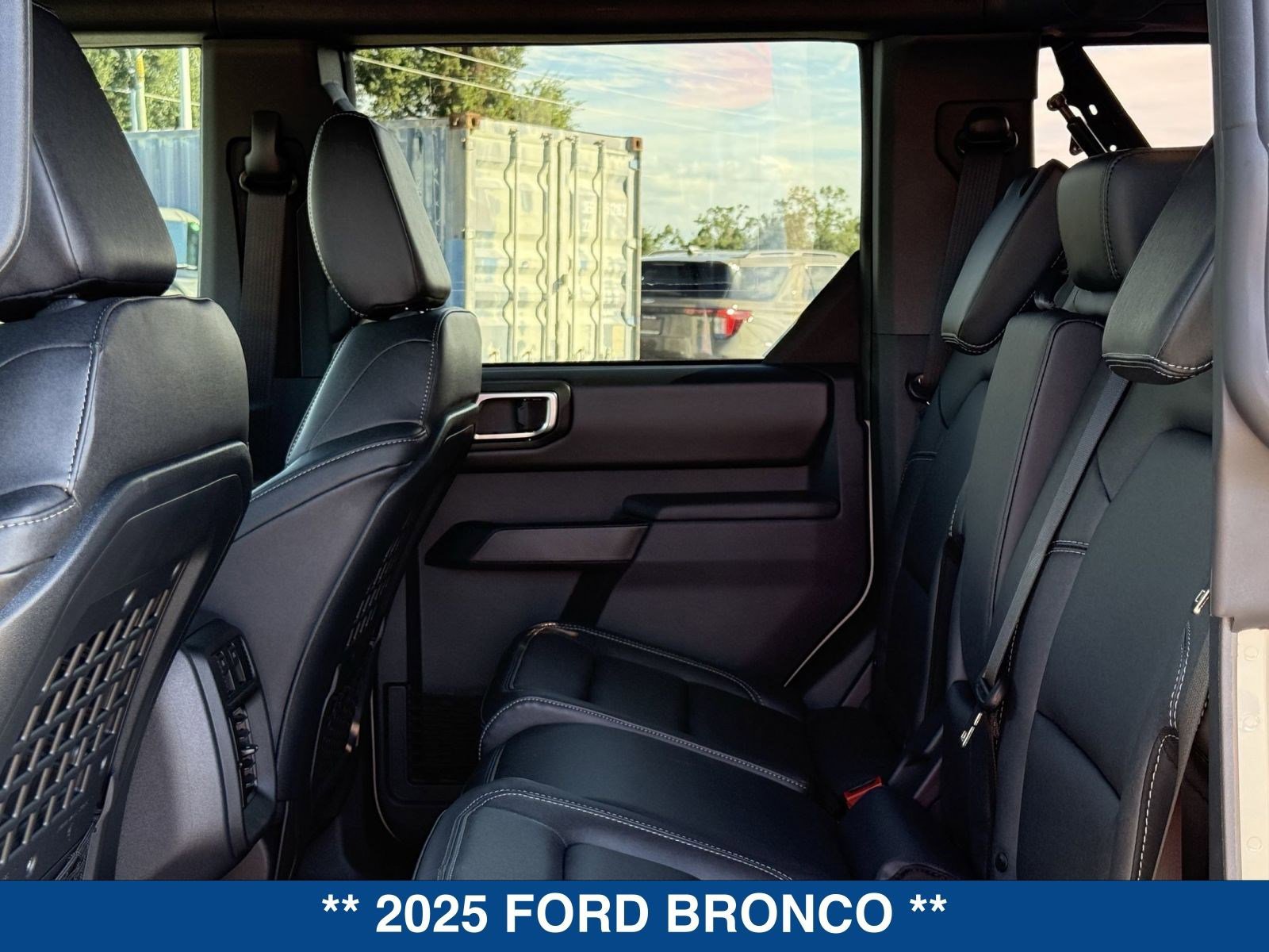 New 2025 Ford Bronco Badlands image 15
