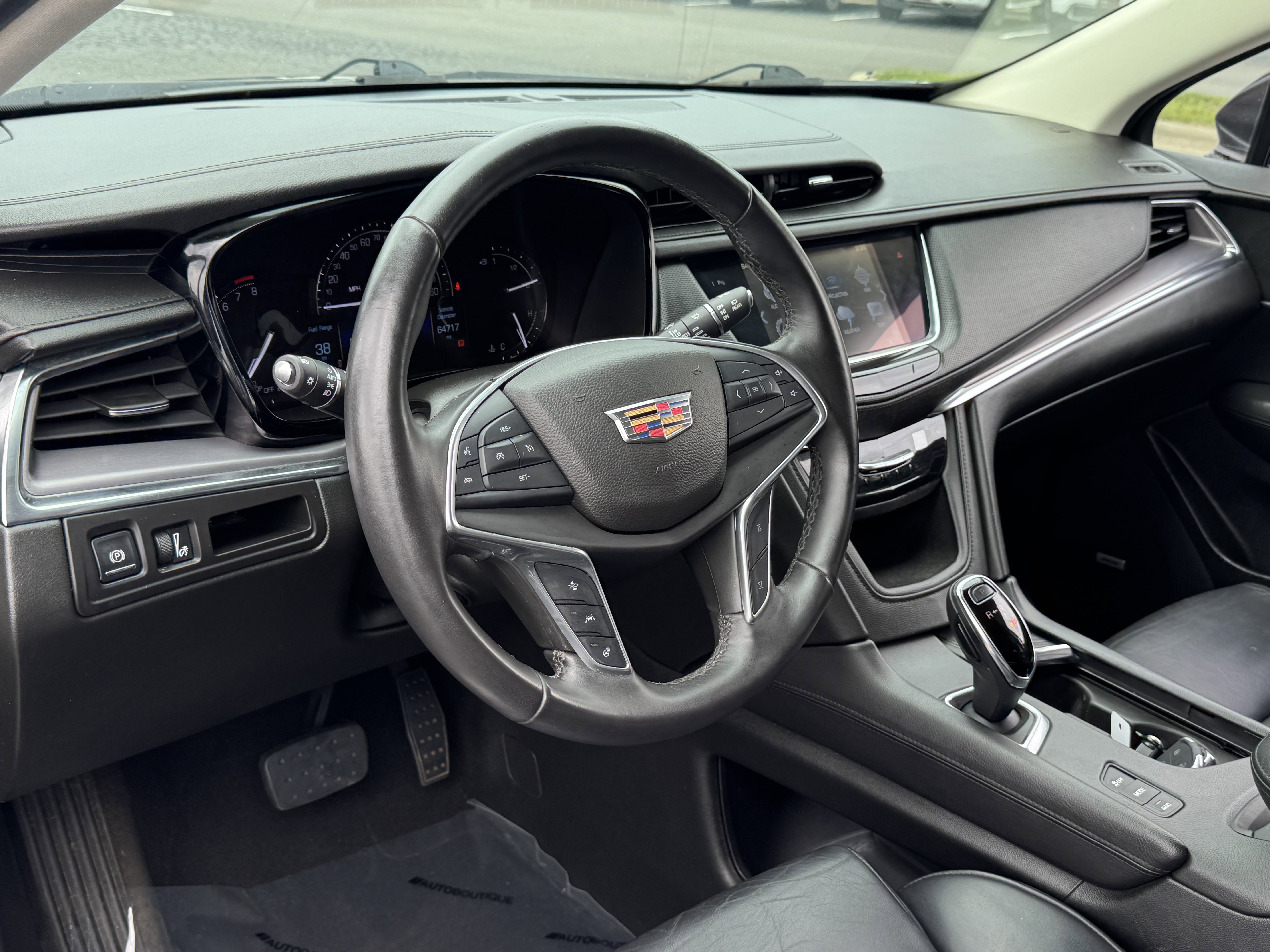 Used 2017 Cadillac XT5 Luxury w/ Driver Awareness Package image 7