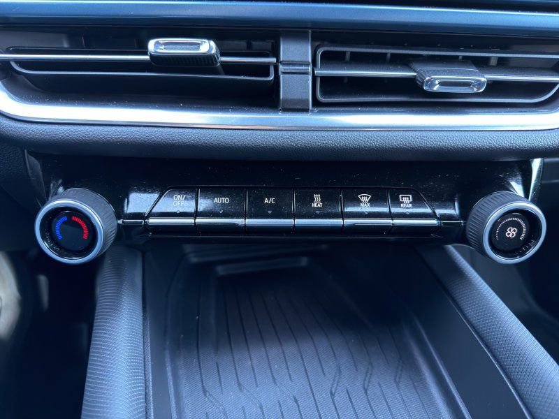 Used 2024 Chevrolet Equinox EV LT image 18