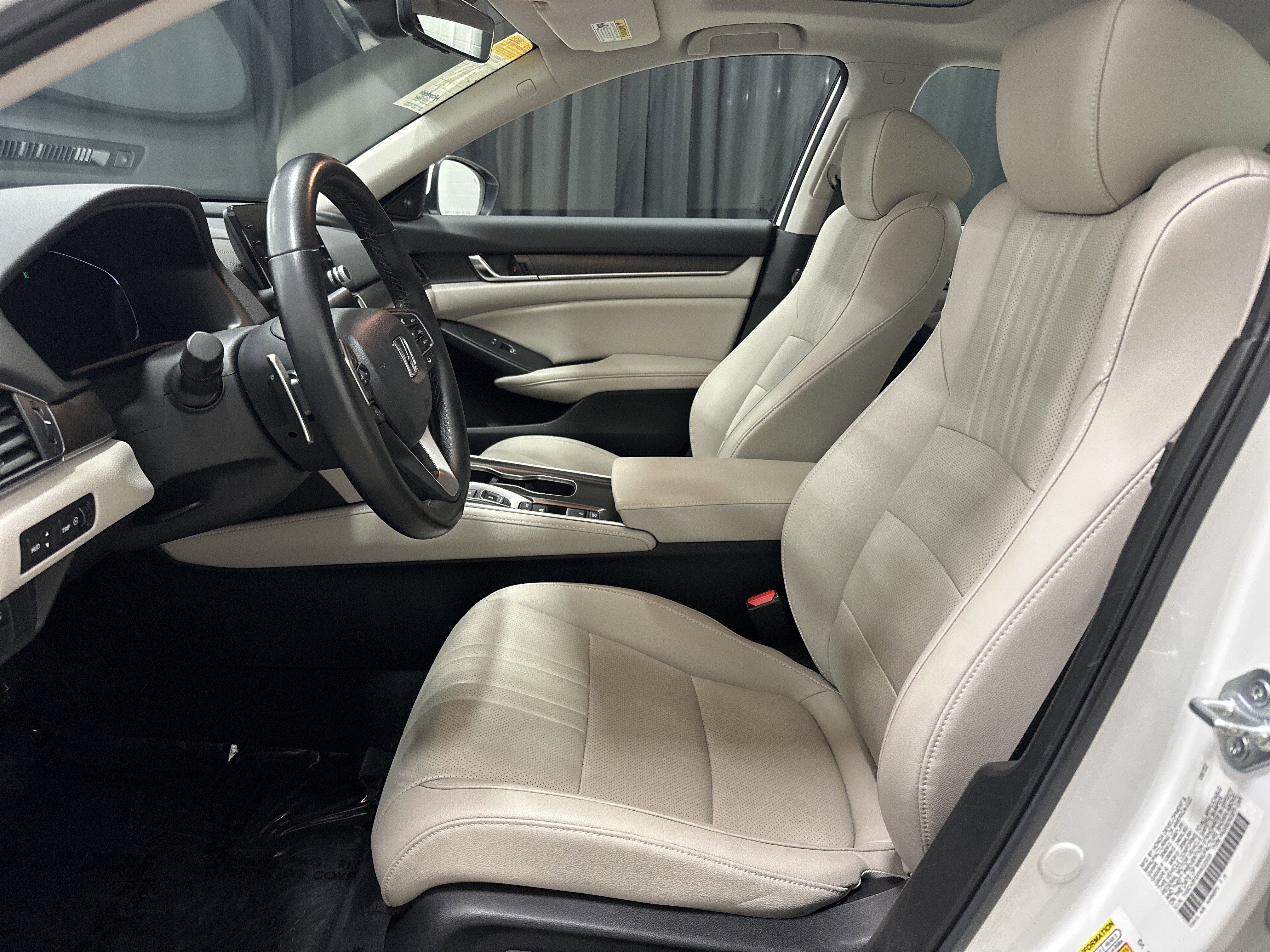 Used 2022 Honda Accord Touring image 16