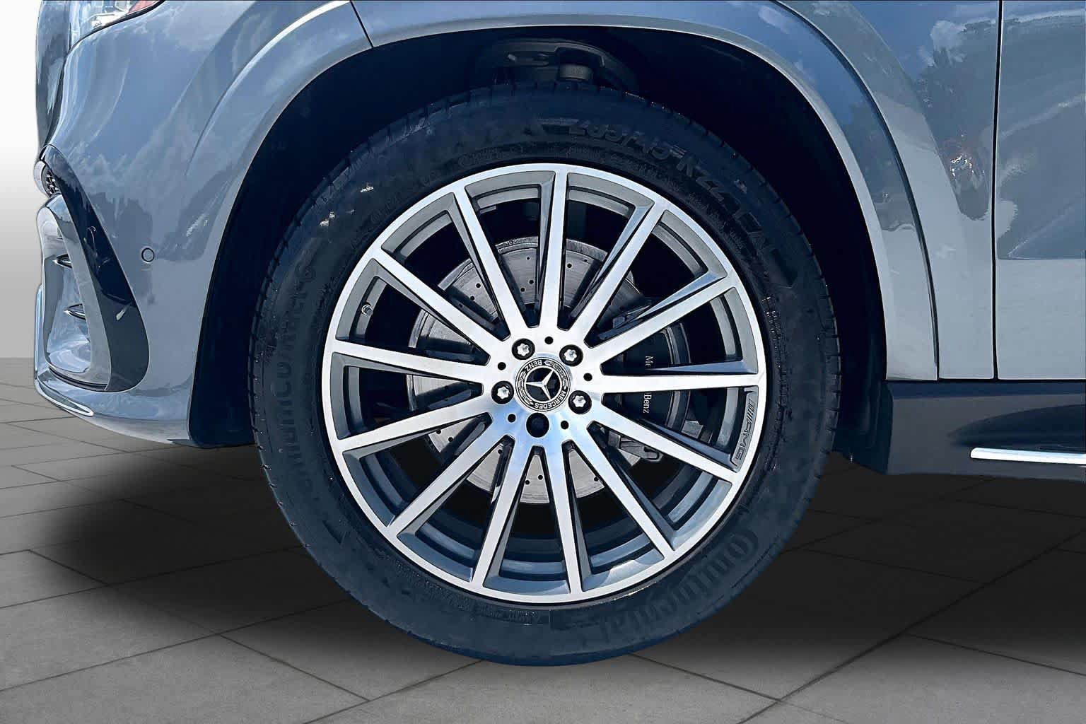 Used 2024 Mercedes-Benz GLS 450 4MATIC image 11