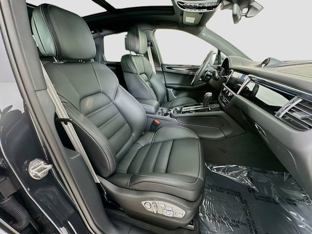 New 2025 Porsche Macan Turbo image 30