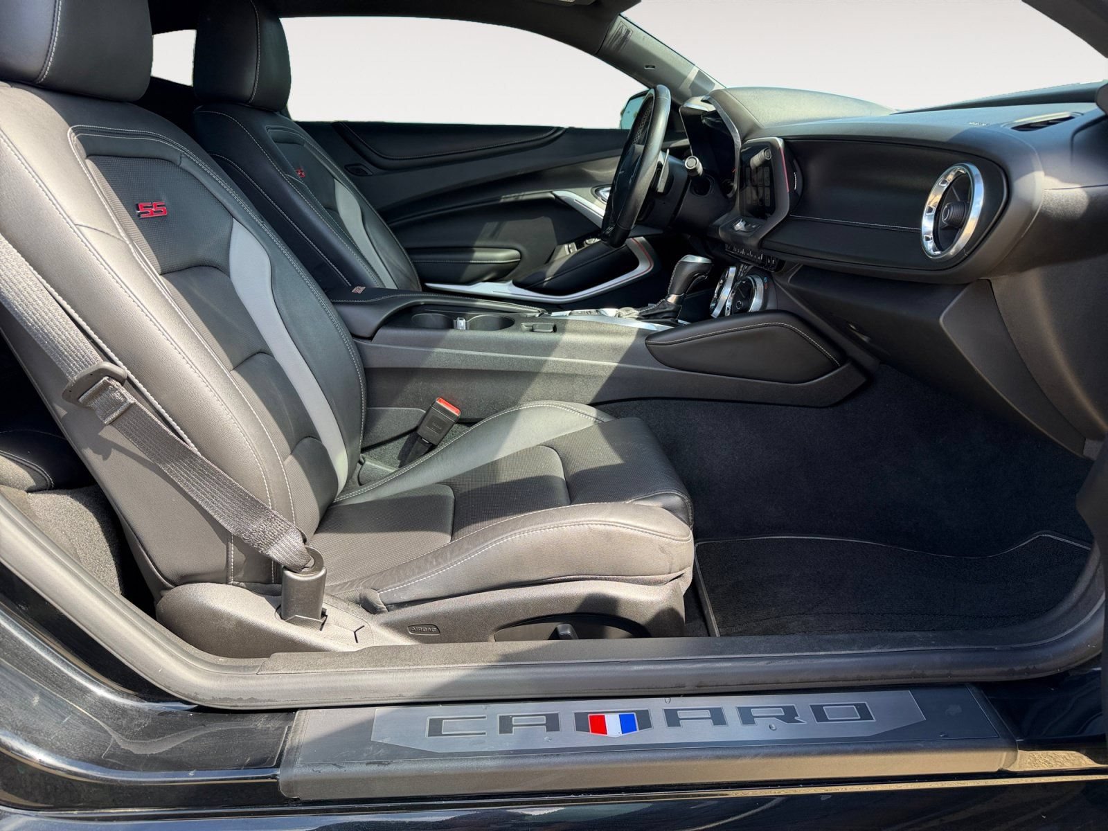 Used 2018 Chevrolet Camaro SS RWD image 15
