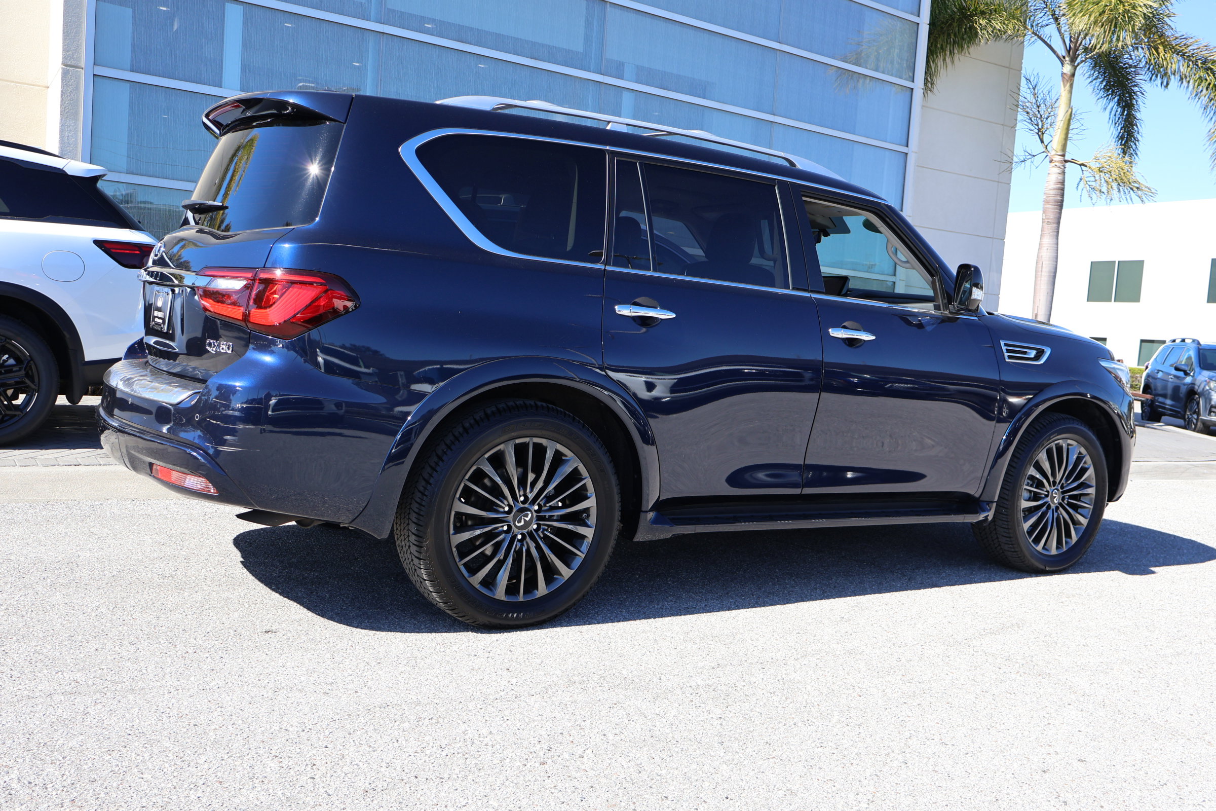 Certified 2024 INFINITI QX80 Premium Select w/ Cargo Package image 10