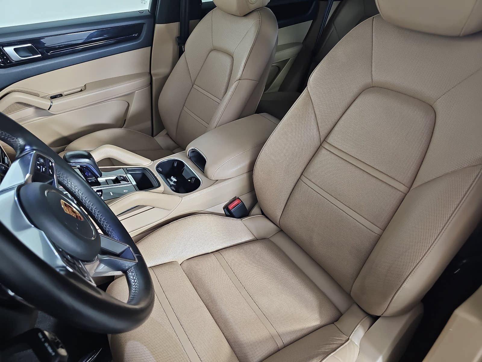 Used 2019 Porsche Cayenne w/ Premium Plus Package AWD/4WD image 15