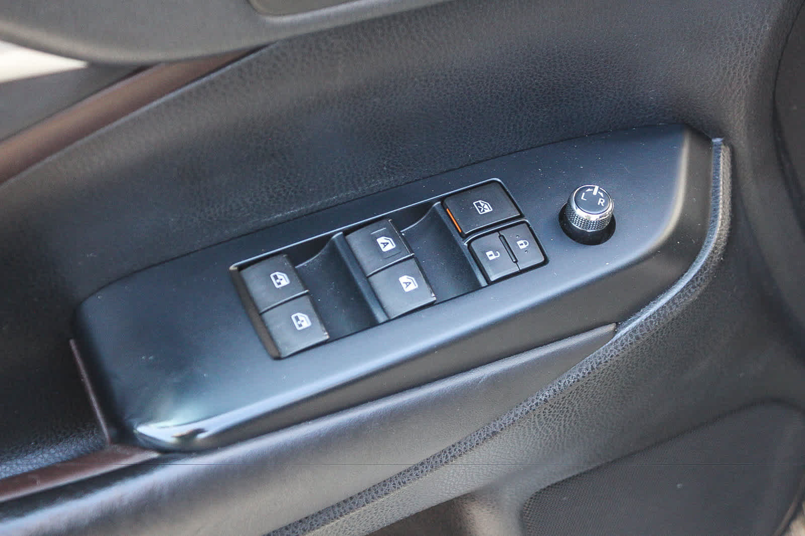 Used 2019 Toyota Highlander XLE FWD image 26