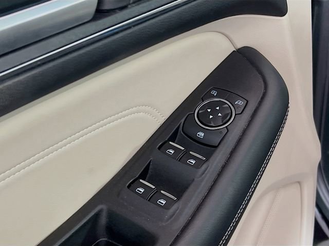 Used 2020 Ford Edge Titanium image 18