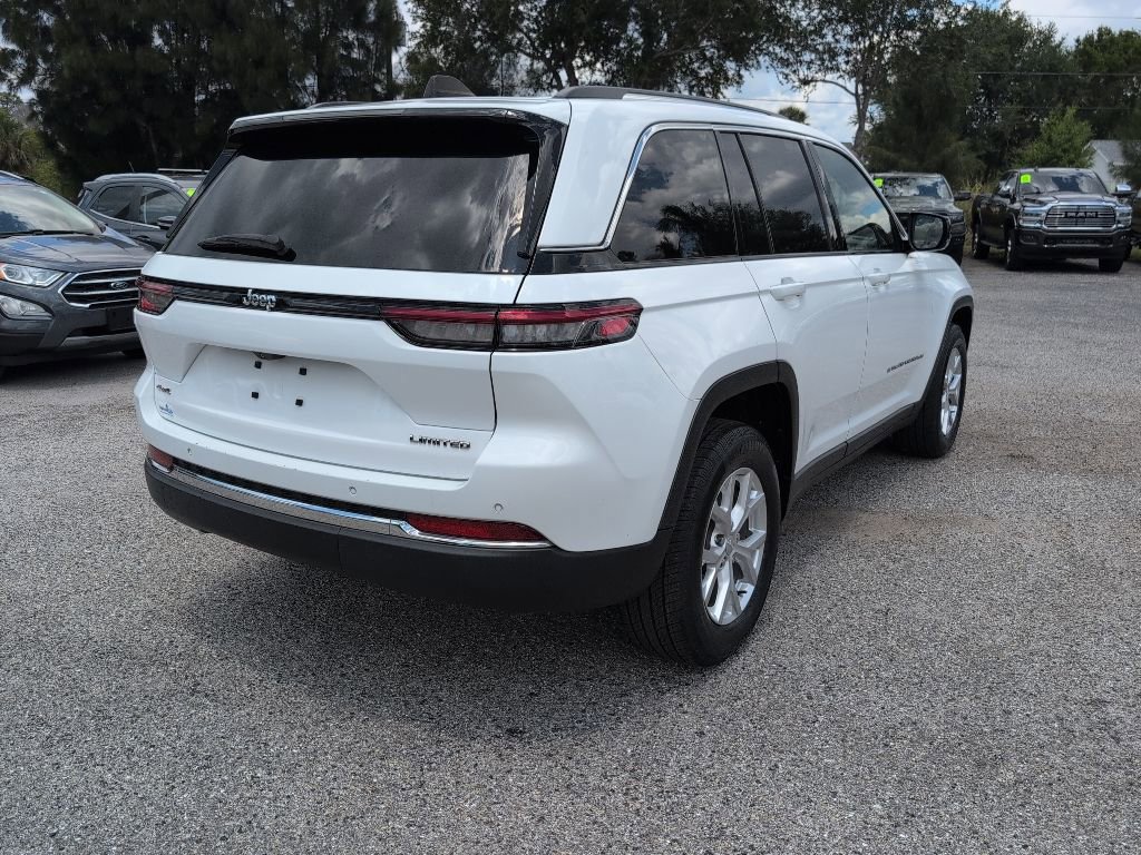 Used 2023 Jeep Grand Cherokee Limited AWD/4WD image 3