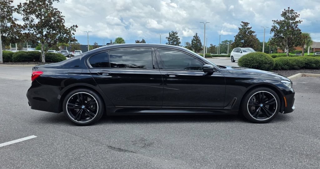 Used 2019 BMW 750i w/ Executive Package RWD image 6