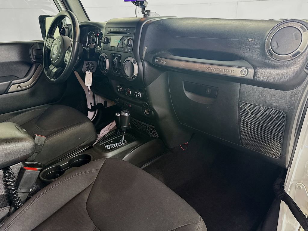 Used 2015 Jeep Wrangler Unlimited Willys image 33