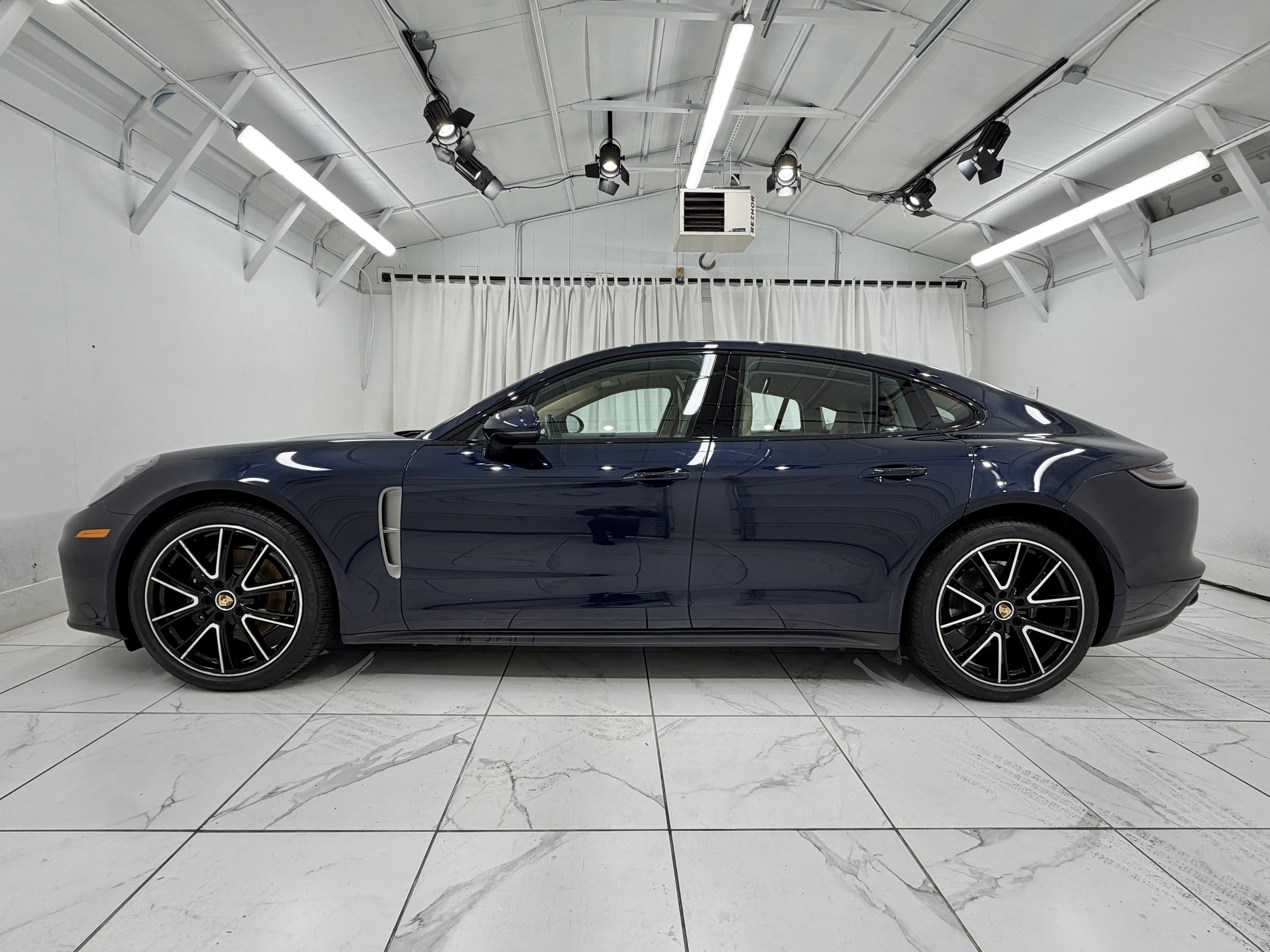 Certified 2023 Porsche Panamera 4 Platinum Edition image 15