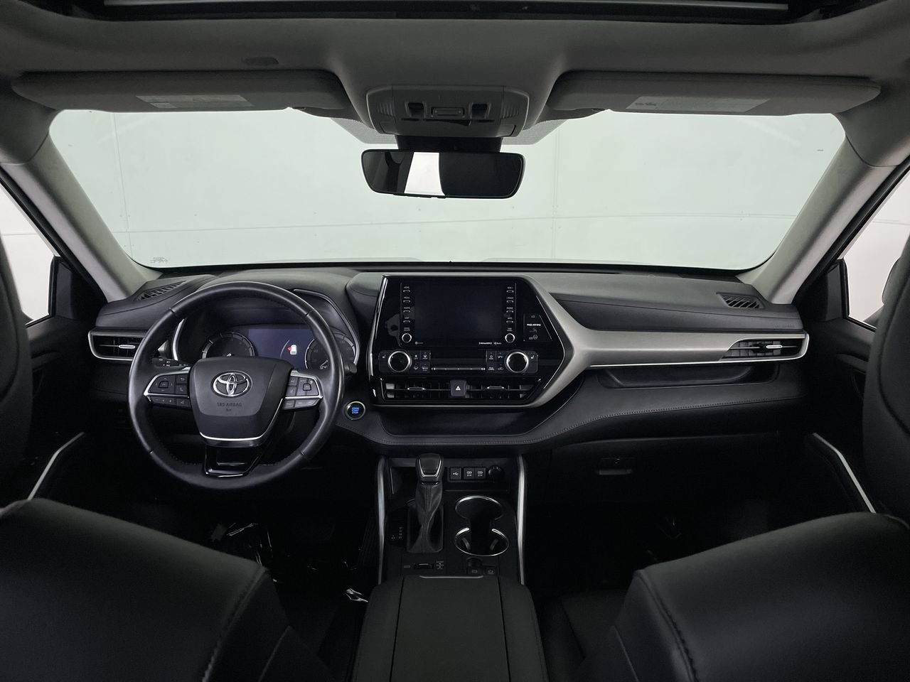 Used 2020 Toyota Highlander XLE AWD/4WD image 29