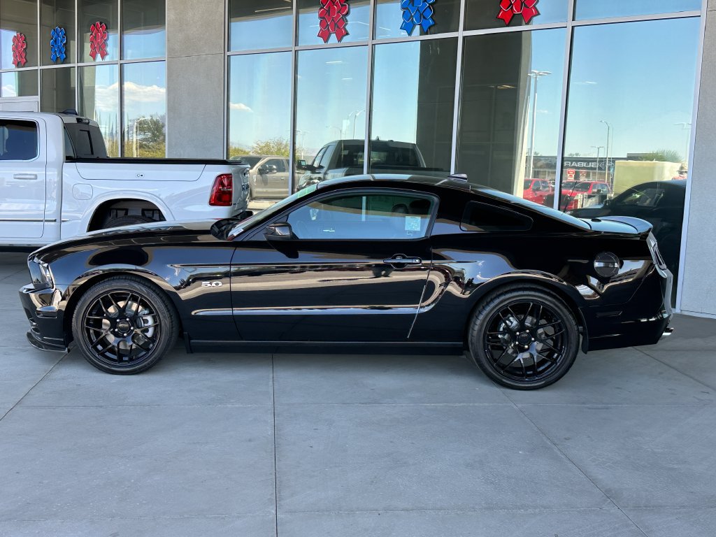 Used 2014 Ford Mustang GT Premium w/ Comfort Package RWD image 3