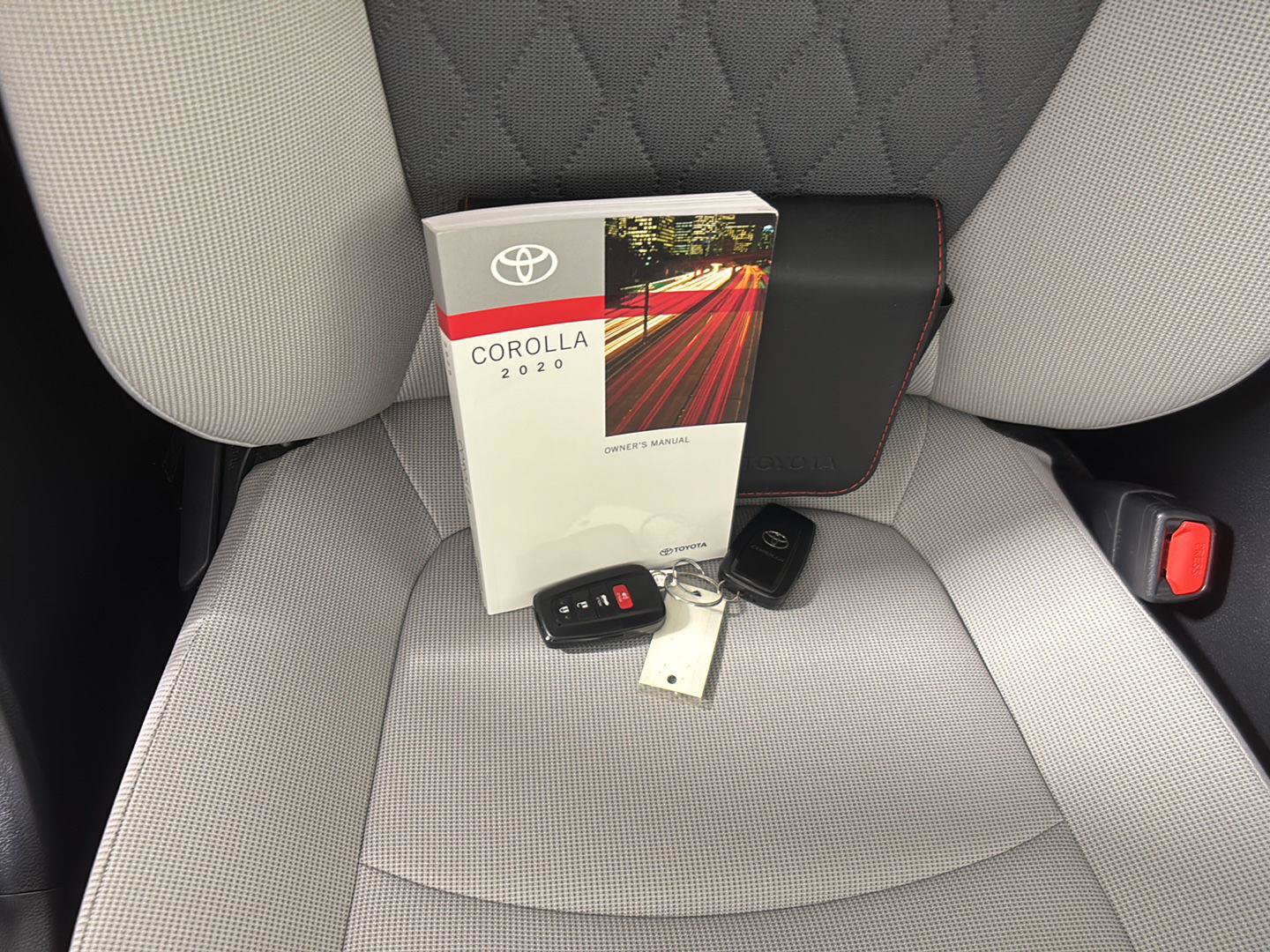 Used 2020 Toyota Corolla LE w/ LE Convenience Package FWD image 23