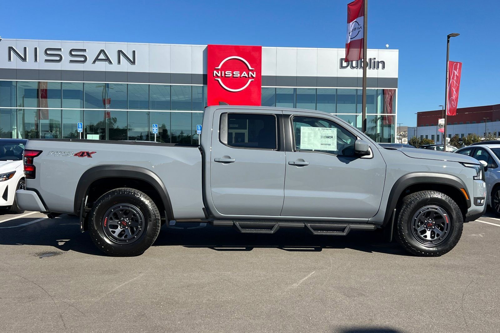 New 2026 Nissan Frontier PRO-4X w/ Pro-4x Convenience Package image 3