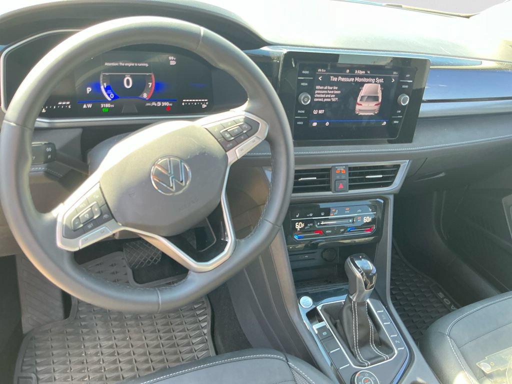 Used 2025 Volkswagen Taos SE AWD/4WD image 10