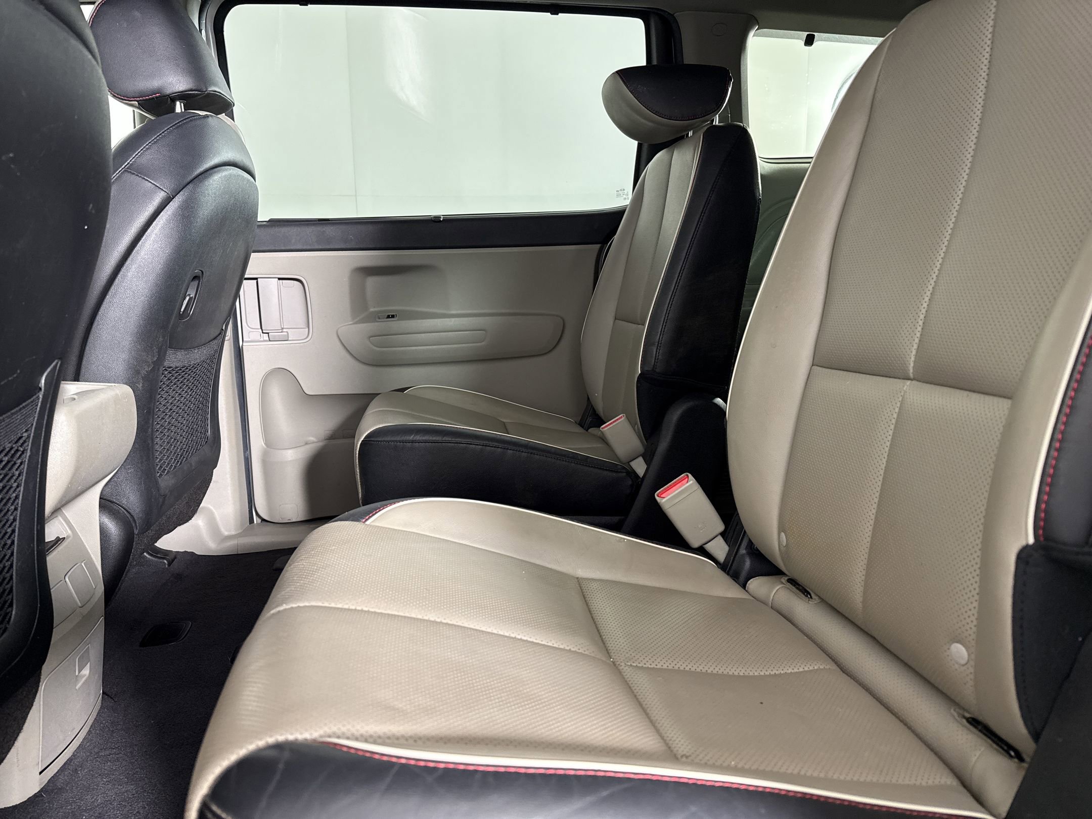 Used 2020 Kia Sedona EX FWD image 23