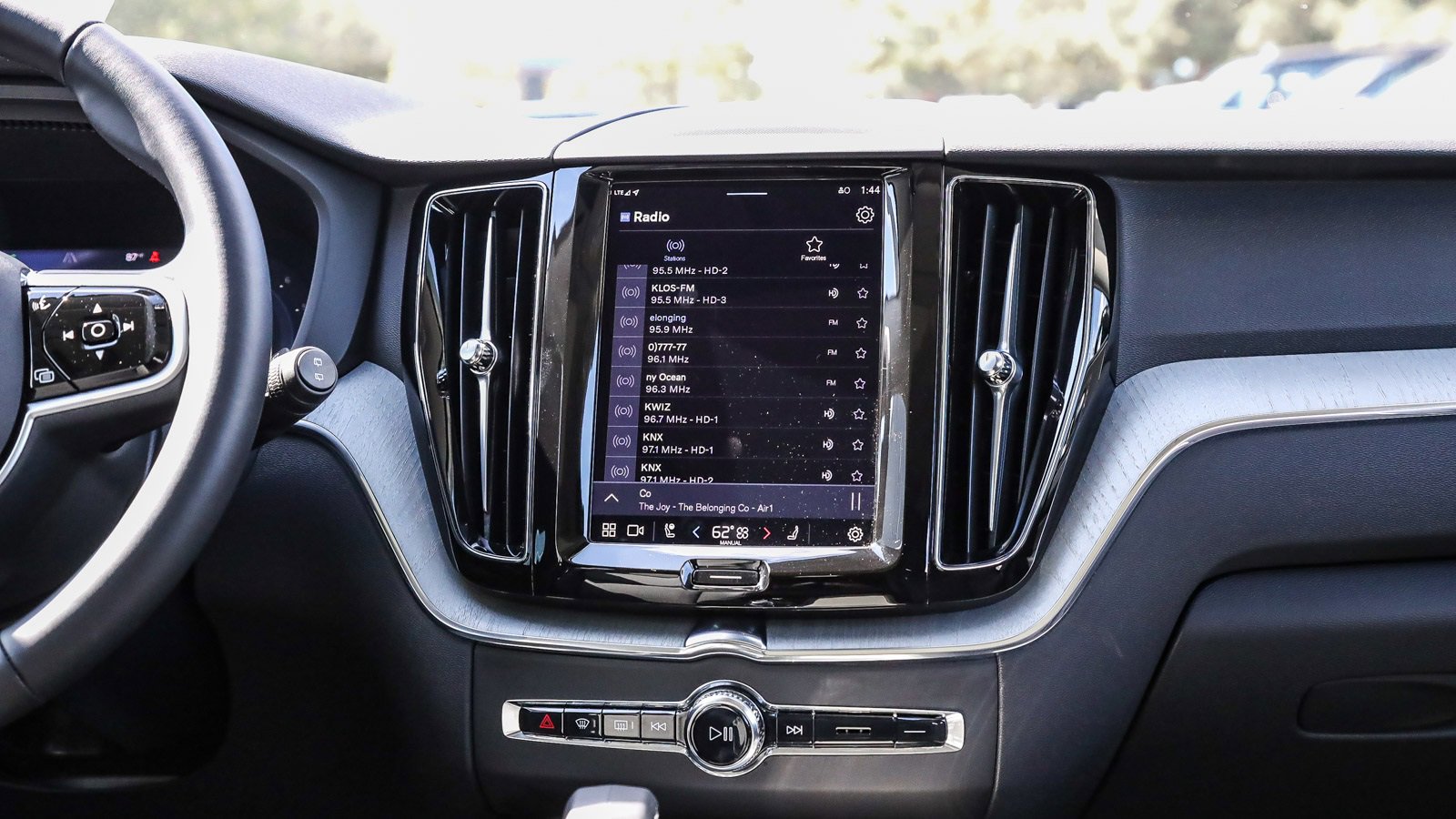 Used 2025 Volvo XC60 B5 Plus w/ Climate Package image 14