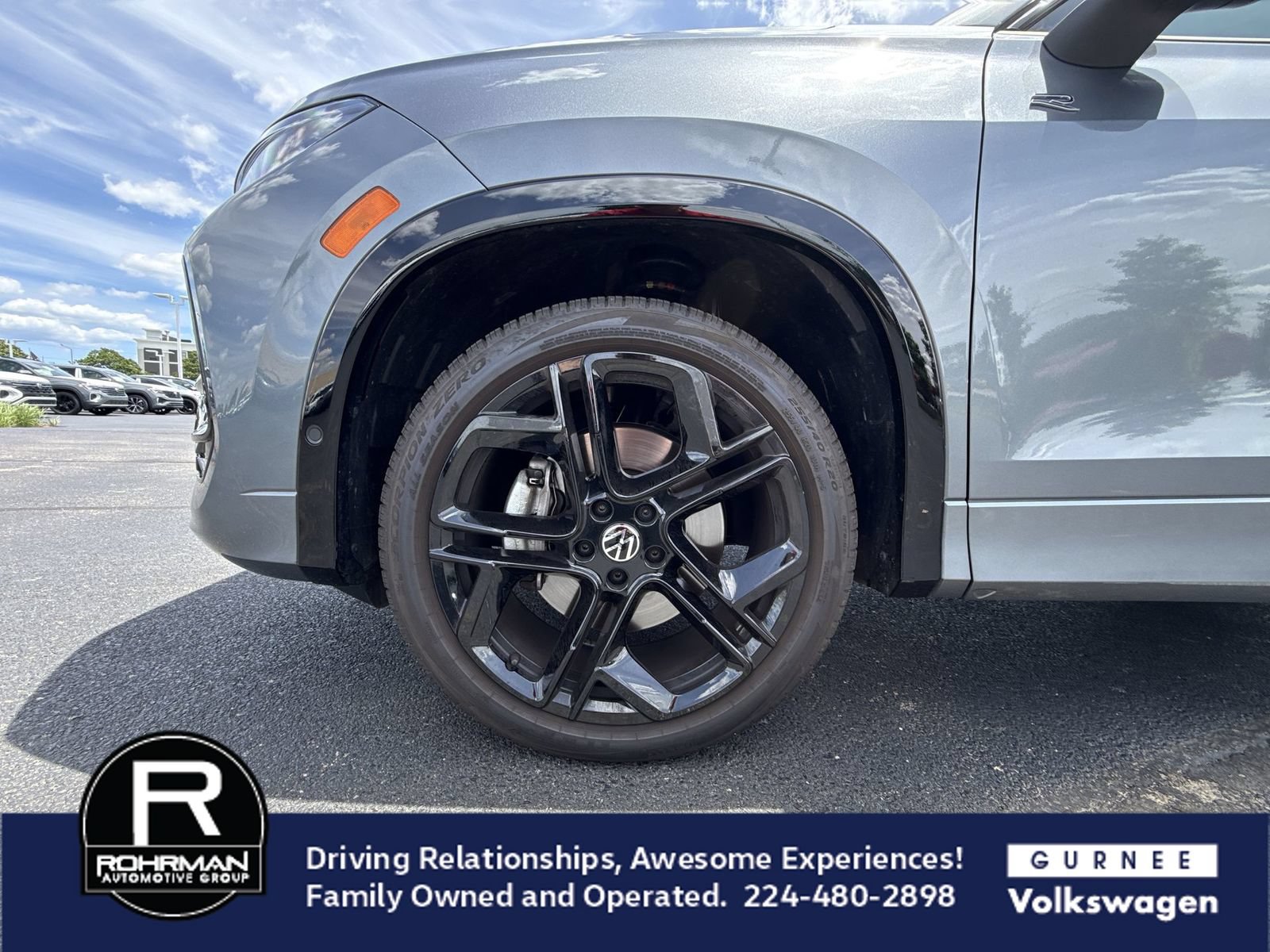 Used 2025 Volkswagen Tiguan SE R-Line AWD/4WD image 11