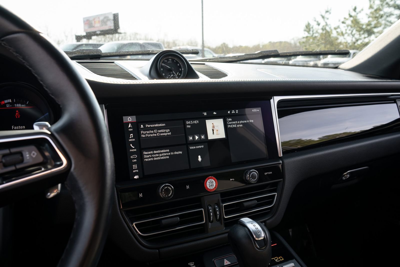 Used 2022 Porsche Macan Base w/ Premium Package Plus image 24