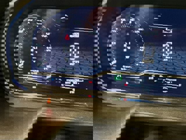 Used 2024 GMC Yukon XL SLT w/ SLT Luxury Package image 13