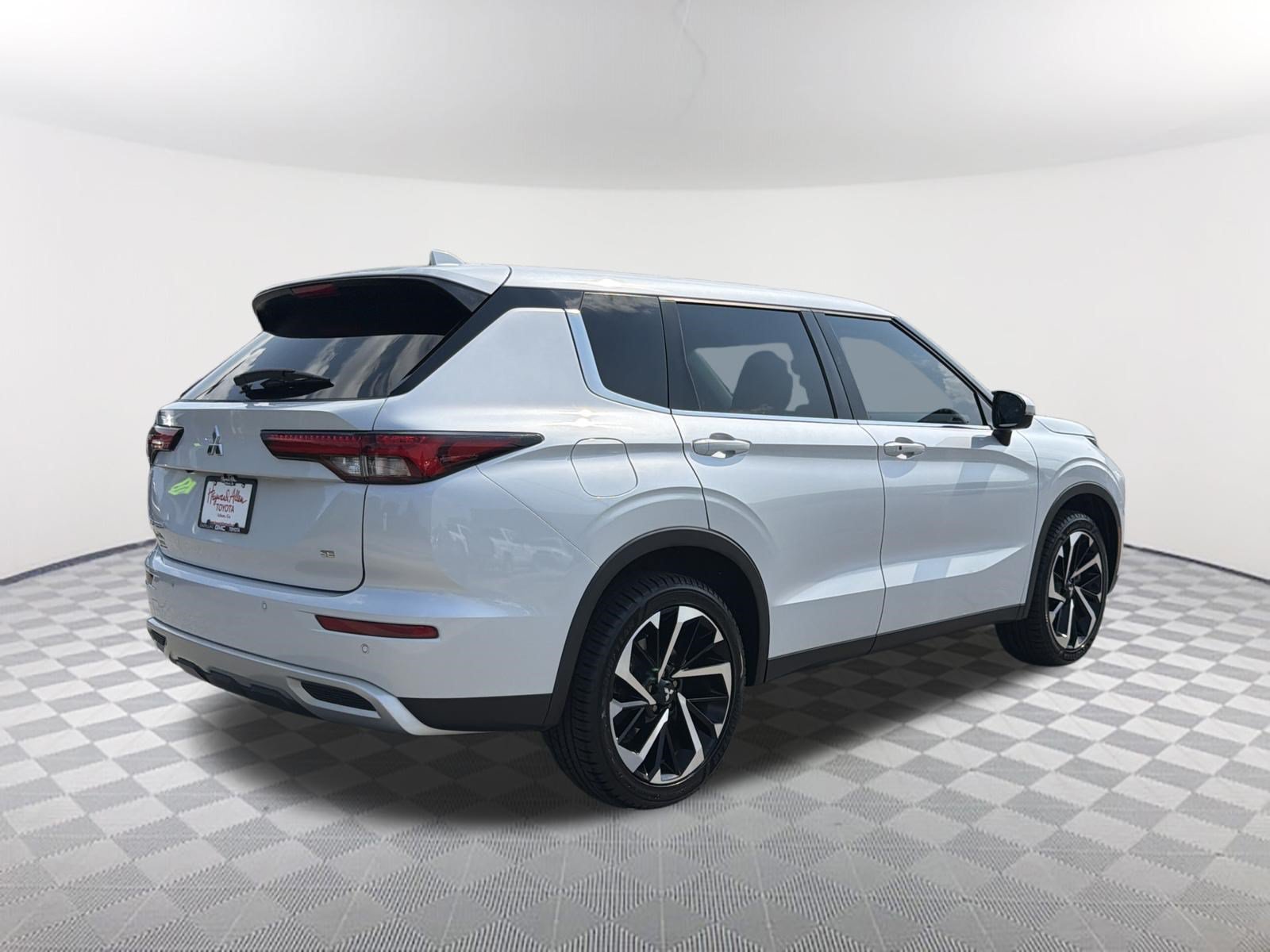 Used 2023 Mitsubishi Outlander SE FWD image 17