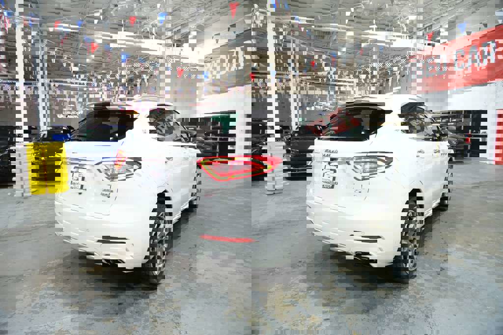 Used 2017 Maserati Levante S image 10