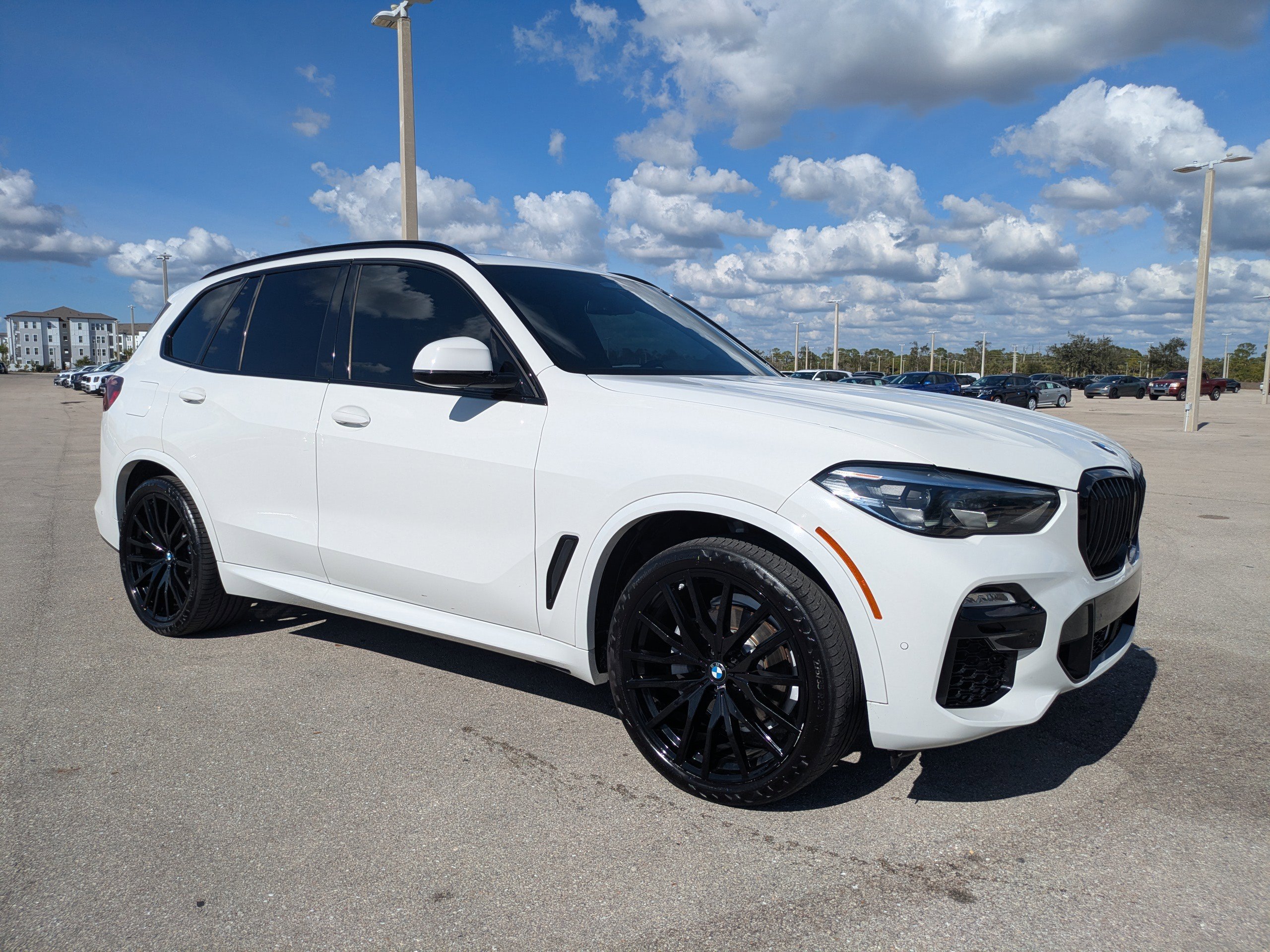 Used 2021 BMW X5 sDrive40i w/ M Sport Package image 2