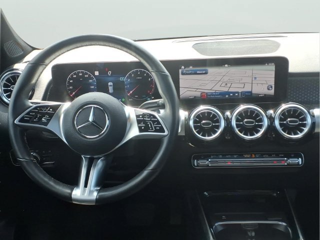 Used 2024 Mercedes-Benz GLB 250 4MATIC w/ Exclusive Package image 10